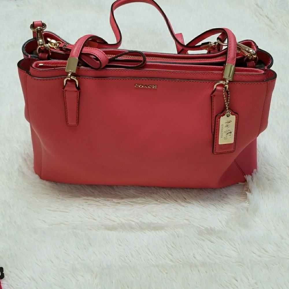 Authentic Coach bag coral with gold accents - Picture 2 of 8